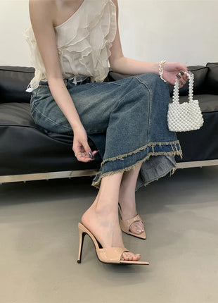 Hlieny 2026 Mode d'été Talons aiguilles Femmes Pantoufles pointues Banquet Robe Sandales Fête Mariage Mules Présentations de fabricants de jeux Chaussures