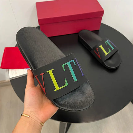 Nuovi sandali unisex con borchie in metallo, infradito piatte, ciabatte casual da spiaggia antiscivolo per uomo e donna