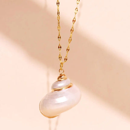 Retro Gold-Tone Shell Pendant Necklace Unique Layered DIY Fashion Jewelry for Women Perfect for Beach Vacations Gift Idea PlatiNum