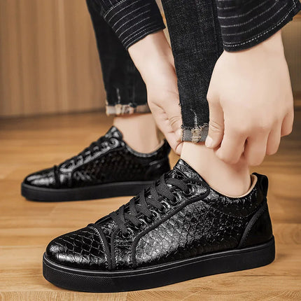 2026 Spring New Shoes for Men Leather Casual Shoes Fashion Pattern Flat Skateboard Shoes Street Cool Lace-up Sneaker