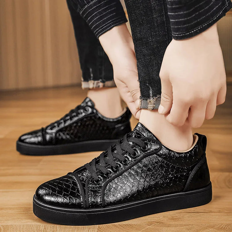 2026 Spring New Shoes for Men Leather Casual Shoes Fashion Pattern Flat Skateboard Shoes Street Cool Lace-up Sneaker