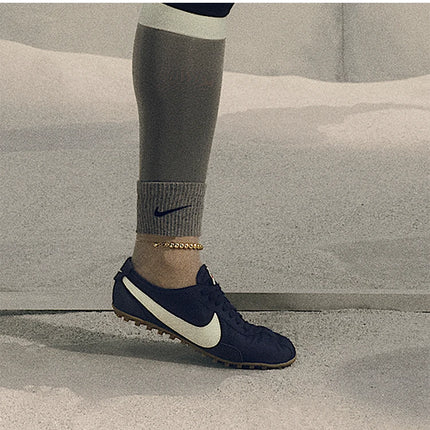 Scarpe sportive basse da donna Nike originali Moon Shoe, modello IW0955-400, dal design alla moda.