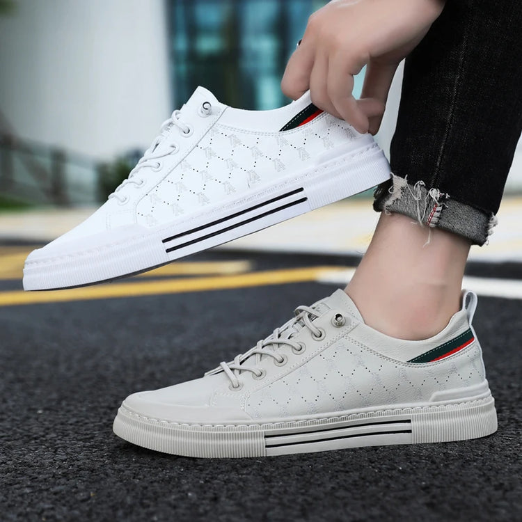 Men's lightweight skate shoes, everyday casual sneakers for men, colors: white and beige, sizes 39 to 46.