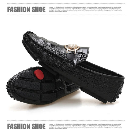 Scarpe da uomo slip-on modello coccodrillo 2025 Primavera ed estate Moda britannica alla moda in pelle lucida lucida pigra casual Beanie scarpe fatte a mano