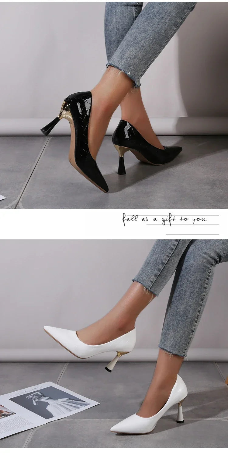 Scarpe Donna 2024 Tendenza Nuova Estate Tacchi rossi Donna elegante Décolleté con tacco nero e punta a punta Abito in pelle Scarpe da donna bianche