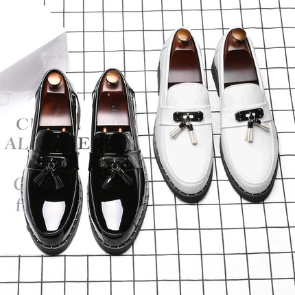 Mocassini di marca di lusso italiani Scarpe da uomo Nappa Scarpe firmate da uomo Scarpe in pelle laccata stile britannico Scarpe da sposa con fondo spesso