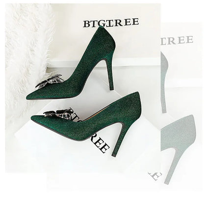 BIGTREE Scarpe Designer Nuove donne Décolleté Strass Farfalla Nodo Punta a punta Flock 10CM Tacchi sottili Scarpe da donna mature super alte