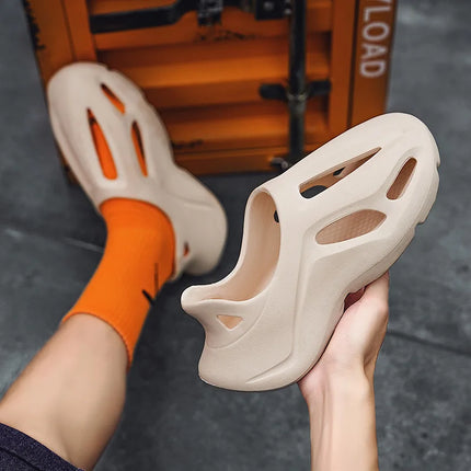 Pantoufles compensées camouflage unisexe Matériau souple EVA Technologie de moulage par injection Chaussures de plage décontractées pour hommes et femmes