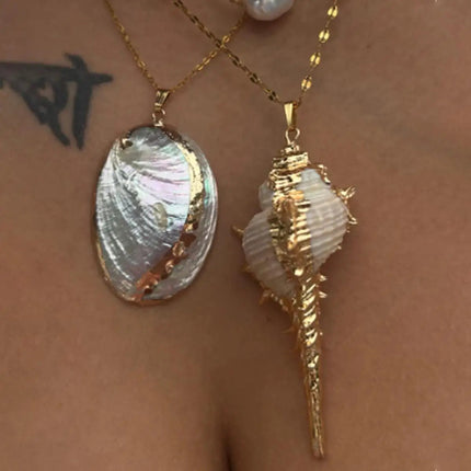 Retro Gold-Tone Shell Pendant Necklace Unique Layered DIY Fashion Jewelry for Women Perfect for Beach Vacations Gift Idea PlatiNum