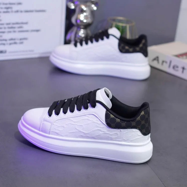 Spring Summer Men's Fashionable Lightweight Sport Shoes Thick Bottom Trendy White Sneakers Breathable Comfortable Running Shoes