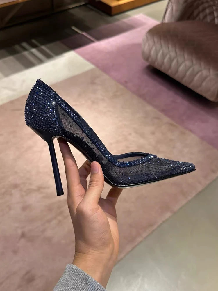 Scarpe col tacco alto a punta tempestate di diamanti in maglia blu con scarpe di cristallo con tacchi fini, nuove scarpe singole in pizzo scavato con tacco sottile platinumshop