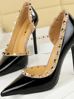 Décolleté da donna sexy con design a rivetto Tacchi alti da donna Décolleté da donna in pelle verniciata a spillo da 10,5 cm Scarpe da banchetto di lusso Taglie forti 43