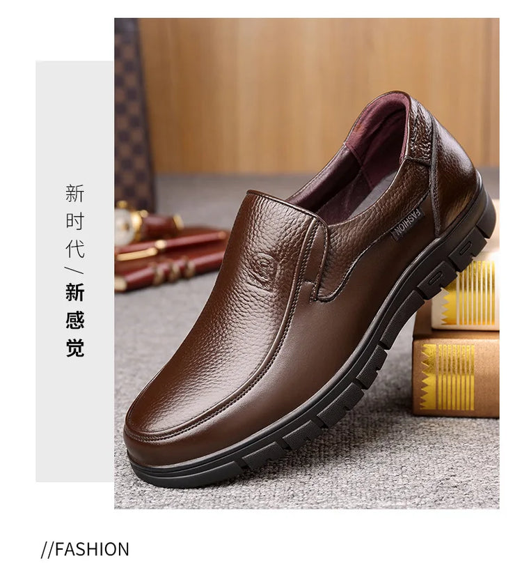 Scarpe estive nuove da uomo in pelle con suola morbida Scarpe basse casual Scarpe da passeggio per esterni Scarpe comode in morbida pelle alla moda Mocassini