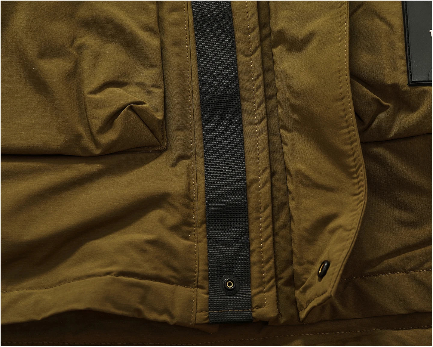 Piumino cargo imbottito in piuma d'anatra di media lunghezza retrò americano nuovo inverno con cappuccio Trench oversize spesso alla moda da uomo