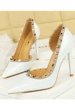 2025 Nuovo Sexy Nero Sottile Tacchi Alti 10.5 Centimetri Scarpe da Donna Testa A Punta Rivetto Pompe da Donna in Pelle Verniciata Stiletto Scarpe da Discoteca platinumshop