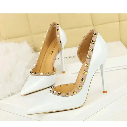 2025 Nuovo Sexy Nero Sottile Tacchi Alti 10.5 Centimetri Scarpe da Donna Testa A Punta Rivetto Pompe da Donna in Pelle Verniciata Stiletto Scarpe da Discoteca platinumshop