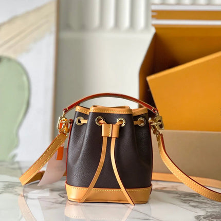 Borsa da giorno universale in ecopelle con cuciture discrete, borsa a mano da donna, borsa a tracolla, accessorio versatile per lo shopping al centro commerciale, passeggiate nel centro città e il tempo libero.
