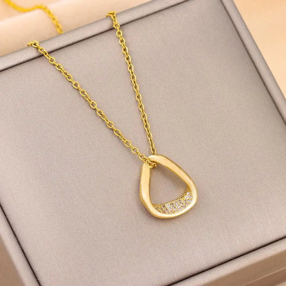 Nuova collana con ciondolo in cristallo di zircone alla moda per le donne Commercio all'ingrosso di gioielli con catena clavicola in acciaio inossidabile color oro dolce femminile