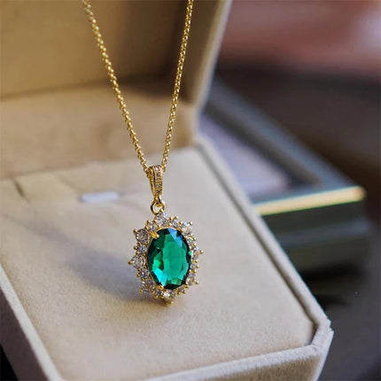 Huitan Nobile Collana con ciondolo luminoso per donna Accessori per il collo con zirconi verdi lucidi Gioielli da sposa di fidanzamento estetico PlatiNum