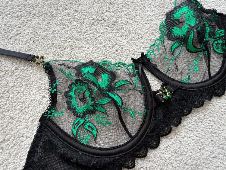 3Pcs Women Elegant Green Floral Embroidered Lace Lingerie Set Underwire Bra Garter Belt T‑back Panty Vintage Intimate Under wear