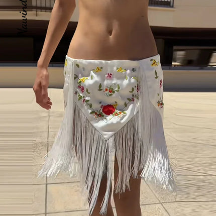Minigonna Chic da Donna con Ricami e Frange, Modello Irregolare a Fiori, Collezione Estate 2026, per Vacanze e Streetwear