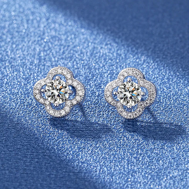 925 Sterling Silver 0.5 Carat x 2 Four-Leaf Moissanite Stud Earrings - Classic and Simple Style, Perfect for Parties PlatiNum