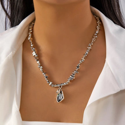 Set di bracciali con collana con pendente in cristallo grigio irregolare semplice barocco Set di gioielli con perline color argento estetico delicato per donna uomo platinumshop
