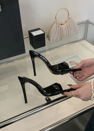 Hlieny 2026 Mode d'été Talons aiguilles Femmes Pantoufles pointues Banquet Robe Sandales Fête Mariage Mules Présentations de fabricants de jeux Chaussures