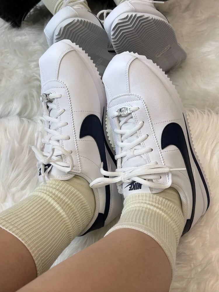 Scarpe casual basse Nike Cortez Basic Sl in pelle sintetica, versatili, alla moda, resistenti all'usura, bianche e blu 904764-106
