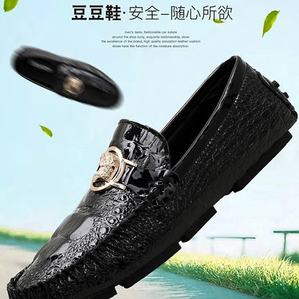 Scarpe da uomo slip-on modello coccodrillo 2025 Primavera ed estate Moda britannica alla moda in pelle lucida lucida pigra casual Beanie scarpe fatte a mano