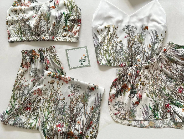 Nuovo pigiama di seta in raso per le donne Set di indumenti da notte con stampa floreale Sexy scollo a V senza maniche Top da notte Pigiama Abbigliamento per la casa Pigiama
