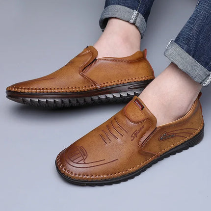 Scarpe da uomo di alta qualità Calzature in pelle fatte a mano Scarpe da lavoro casual da uomo Scarpe da ginnastica da viaggio con suola morbida per esterni Mocassini di marca