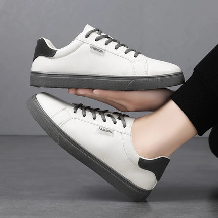 Skateboarding Shoes Men Flat Comfortable Leather Casual Vulcanized Shoes Trendy Classic Breathable Cheap Sneakers Man Plus Size