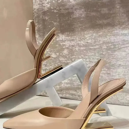 Estate Tacchi strani Scarpe da donna Design tinta unita Scarpe da donna con cinturini posteriori da viaggio Punta a punta Moda Zapatos Para Mujere