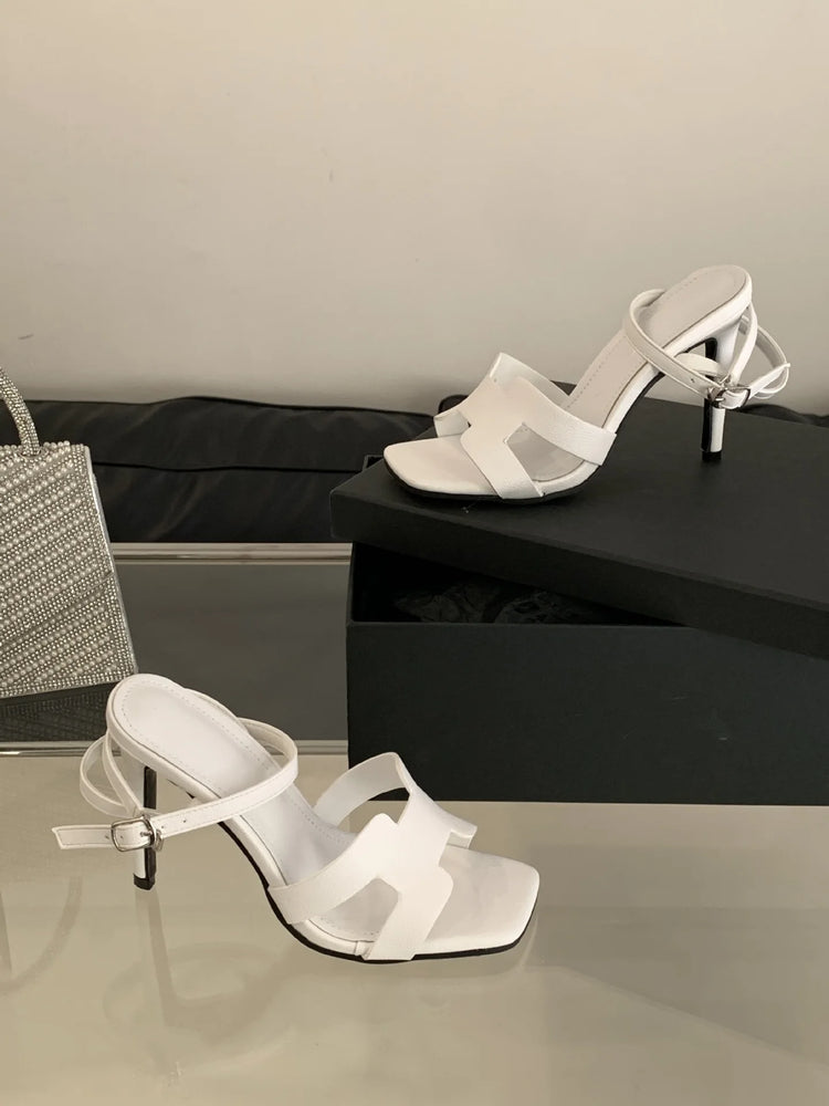 Alionly 2026 Nuova Moda Estiva Sandali Open Toe Donne Fibbia In Metallo Banda Stretta Sottile Tacco Basso Gladiatore Scarpe Da Festa