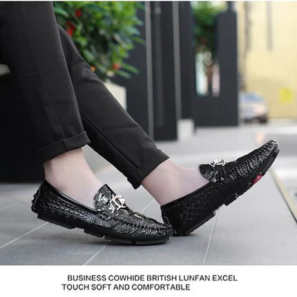 Scarpe da uomo slip-on modello coccodrillo 2025 Primavera ed estate Moda britannica alla moda in pelle lucida lucida pigra casual Beanie scarpe fatte a mano
