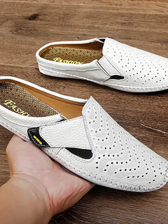 Nuove pantofole da uomo in vera pelle estate traspirante Casual muli mezze scarpe leggere per uomo mocassini da guida antiscivolo all'aperto uomo