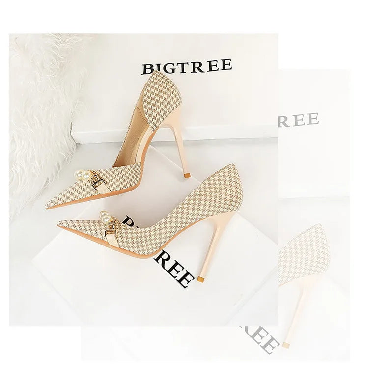 BIGTREE Scarpe 2026 Primavera Donna Pompe Catena di metallo perlato Tacchi alti Grana a quadri Tacchi a spillo Tacchi da donna Scarpe da banchetto di lusso 43 platinumshop
