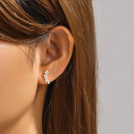 Orecchini con polsini piatti filettati con nappa tempestata di diamanti di nuovo stile, accessori per orecchie in stile europeo e americano. platinumshop