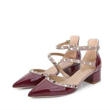 Scarpe da donna di marca famose Borchie dorate Copri tacchi Sandali da 4 cm Cinturino incrociato Décolleté in pelle a specchio Punta a punta Tacchi a spillo moda 33-42 platinumshop
