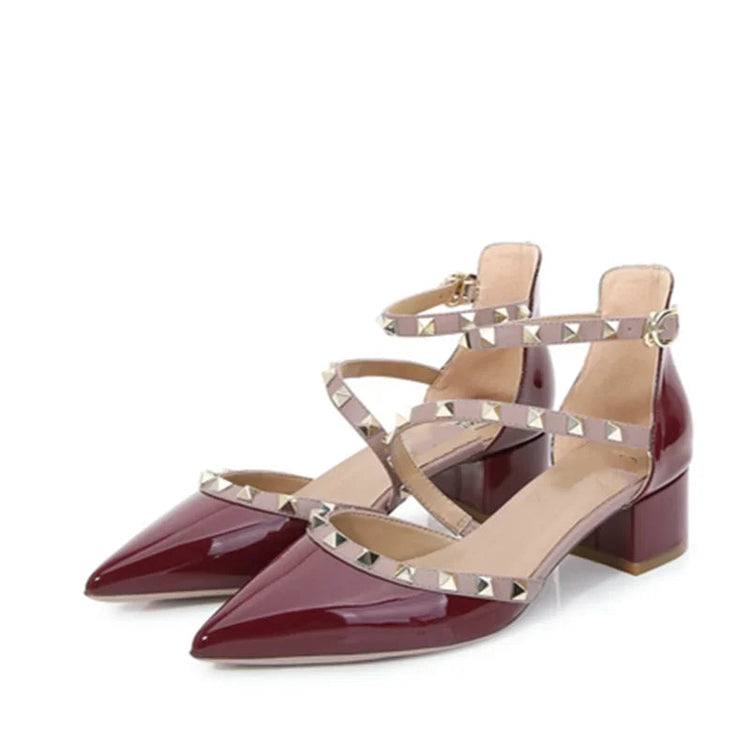 Scarpe da donna di marca famose Borchie dorate Copri tacchi Sandali da 4 cm Cinturino incrociato Décolleté in pelle a specchio Punta a punta Tacchi a spillo moda 33-42 platinumshop