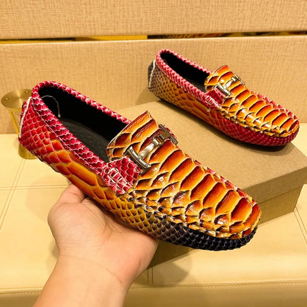 Mocassini firmati per uomo 2026 Nuovi mocassini fatti a mano 39-48 Appartamenti Casual Scarpe in pelle di serpente Mocassini da uomo comodi di lusso Scarpe taglia