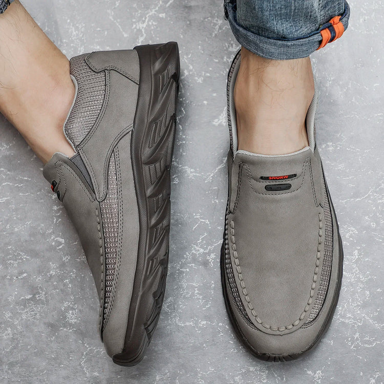 Scarpe Casual in pelle da uomo mocassini traspiranti Sneakers da uomo 2024 nuove scarpe da ginnastica piatte in pelle comode da uomo scarpe da uomo