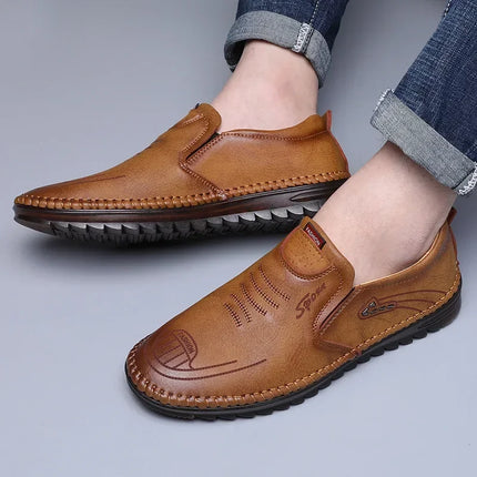 Scarpe da uomo di alta qualità Calzature in pelle fatte a mano Scarpe da lavoro casual da uomo Scarpe da ginnastica da viaggio con suola morbida per esterni Mocassini di marca