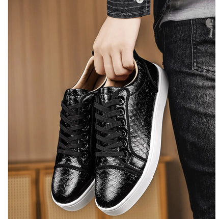 2026 Spring New Shoes for Men Leather Casual Shoes Fashion Pattern Flat Skateboard Shoes Street Cool Lace-up Sneaker