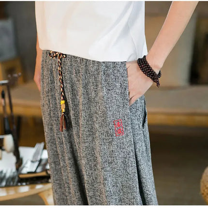 Pantaloni da jogging in seta di ghiaccio da uomo pantaloni casual stile Harajuku cinese da uomo pantaloni sportivi Harlem allentati ricamati streetwear 5XL