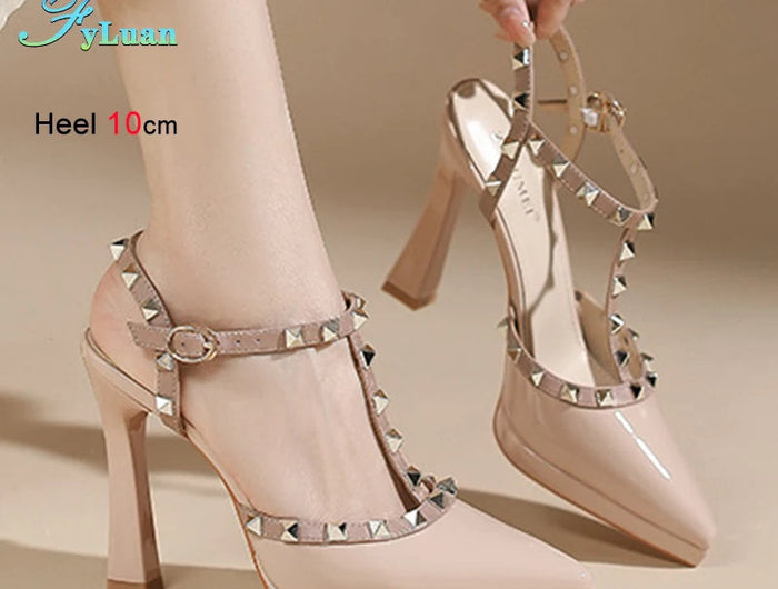Scarpe con tacco sexy con rivetti Sandali con tacco alto da 10 cm Sandali con tacco alto da sera Sandali con tacco a spillo color nudo semplici con punta a punta platinumshop