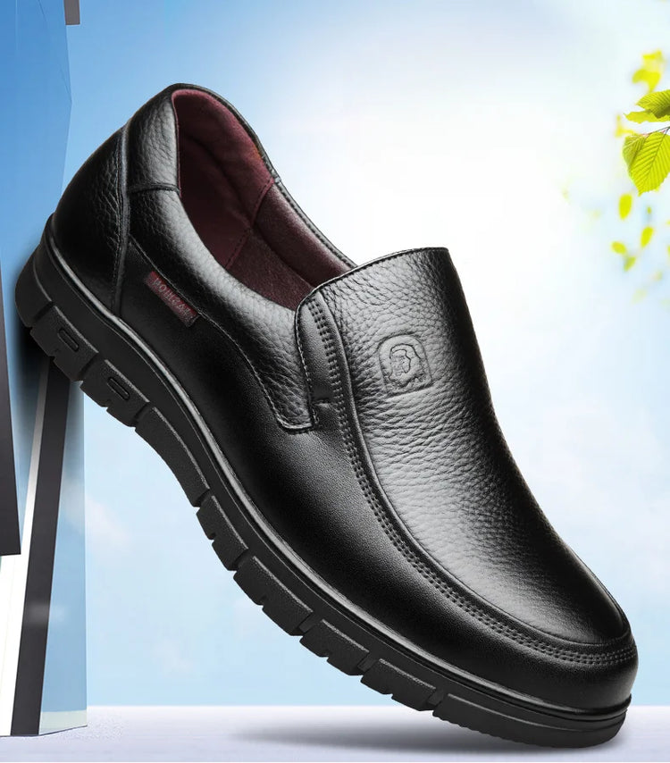 Scarpe estive nuove da uomo in pelle con suola morbida Scarpe basse casual Scarpe da passeggio per esterni Scarpe comode in morbida pelle alla moda Mocassini