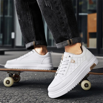 Men's Flat Casual Shoes Spring Breathable Soft-Sole Anti-Slip Outdoor Walking Shoes Youth Fashion White Shoes Sports Board Shoes