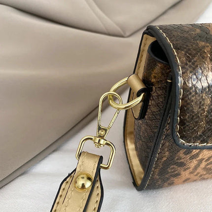 New Ladies Metal Buckle Simple Fashion Shoulder Bag Party Commuting Bag Women Luxury Brand Design PU Leather Bag PlatiNum